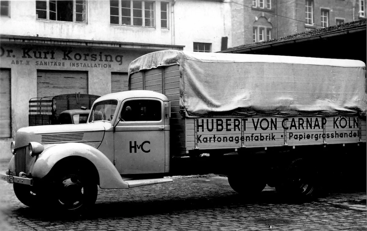 Historic delivery truck of the HvC carton factory