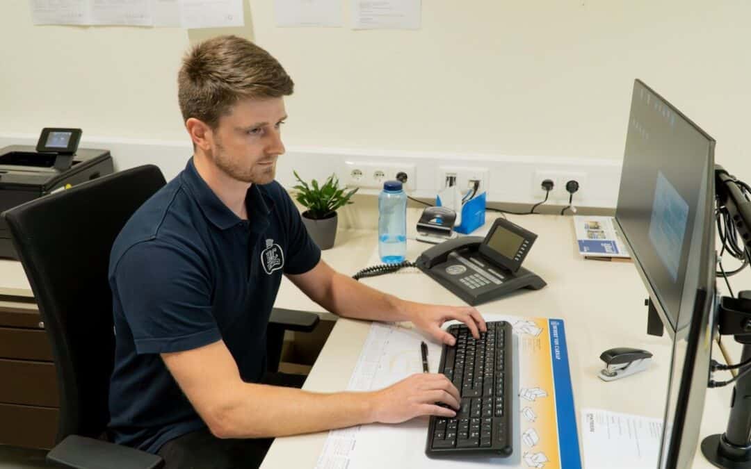 Faltschachteln Preise: Kalkulationsfaktoren und Kostenoptimierung in der Serienfertigung